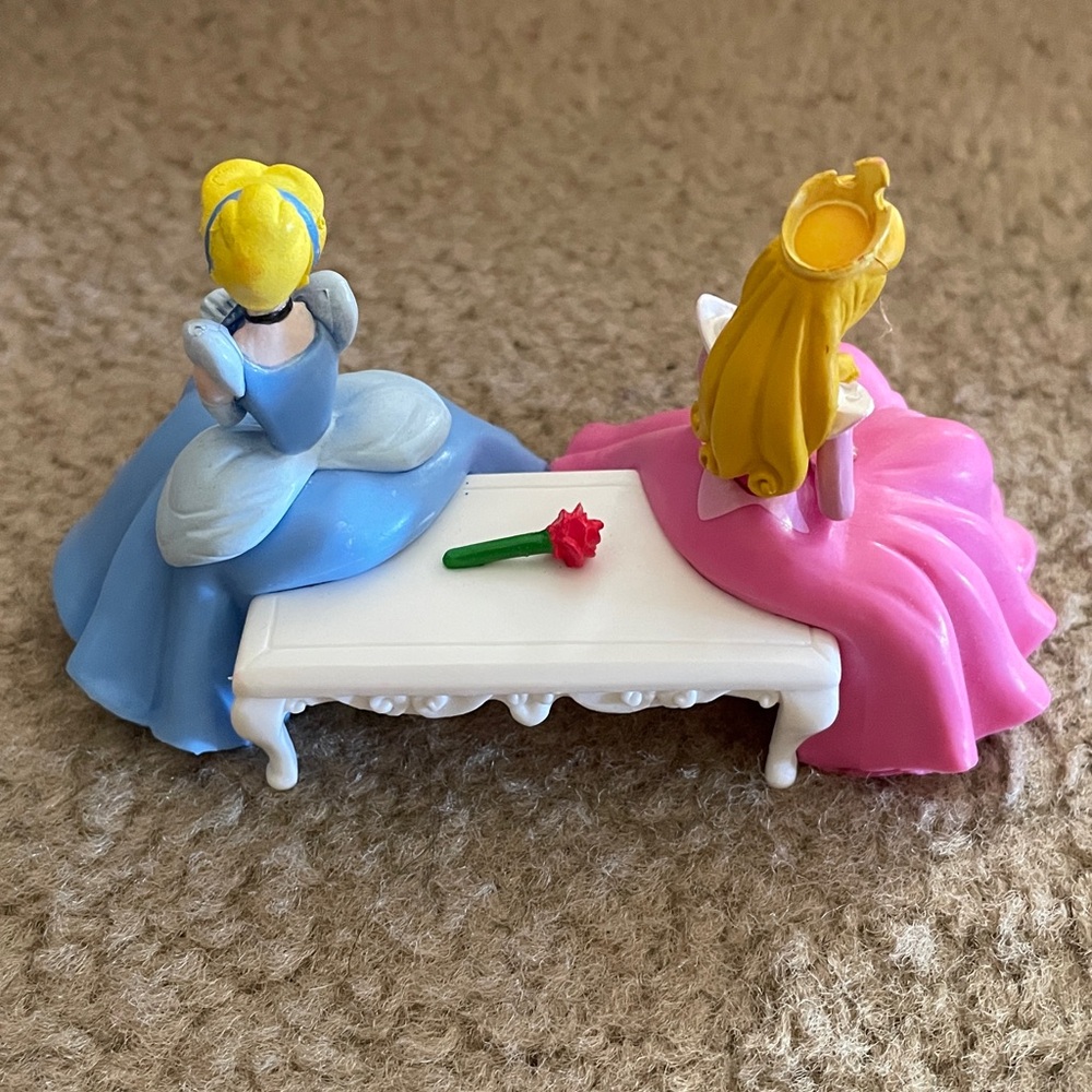 Disney Princess Figurine Set - Aurora and Cinderella - Picture 4 of 8